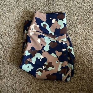 Balance athletica camo leggings.